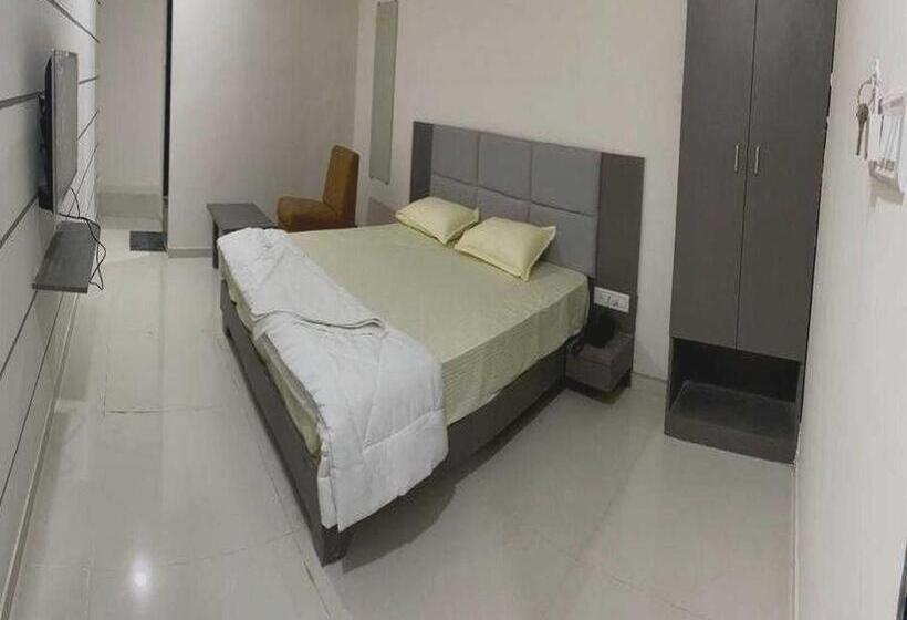三人经典房间, Pop 91562  Park Palace