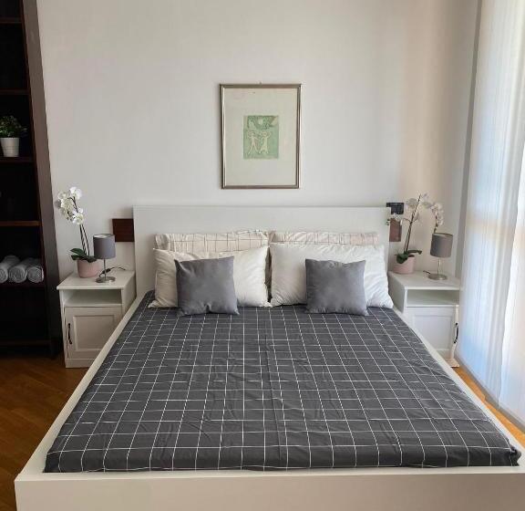 スタンダード４人部屋, Bedandbreakfast Eni Torri Lombarde San Donato Bbqueen