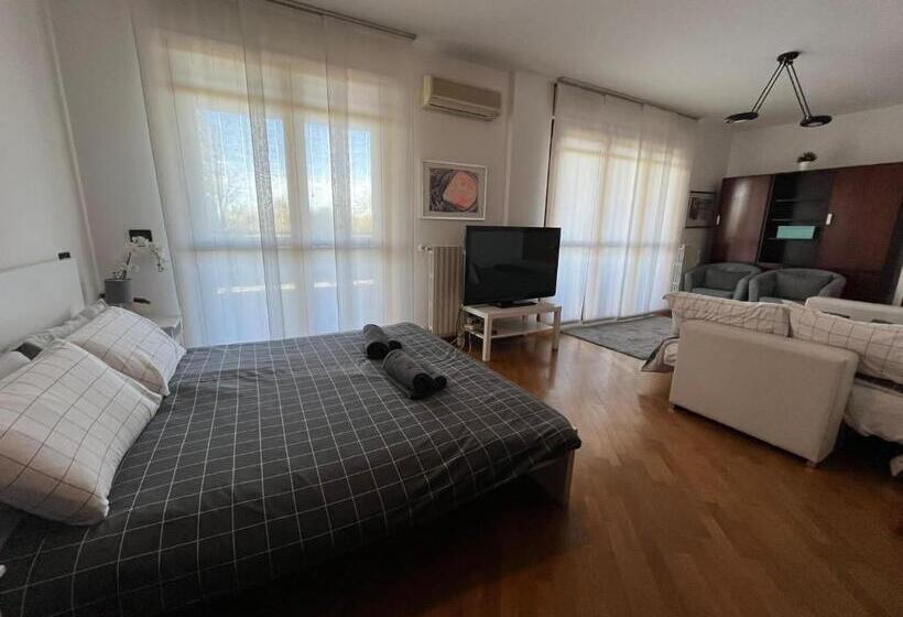 スタンダード４人部屋, Bedandbreakfast Eni Torri Lombarde San Donato Bbqueen
