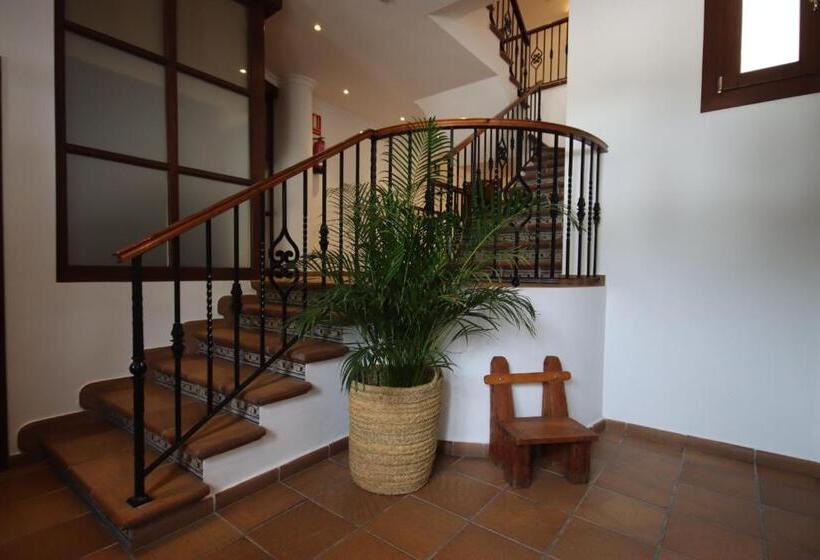 Номер Стандарт Трехместный, Hostal La Muralla