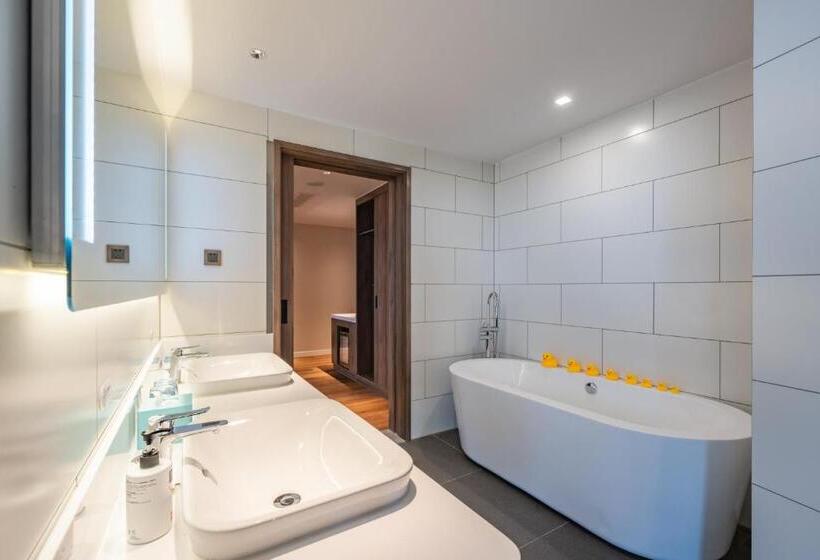 Люкс 2 Спальни, Holiday Inn Express Huludao Seaview By Ihg