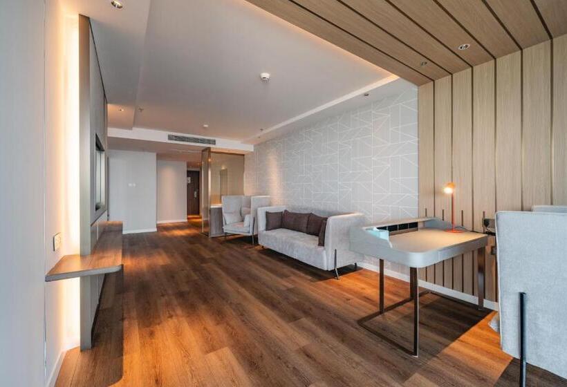 Люкс Кровать Кинг, Holiday Inn Express Huludao Seaview By Ihg