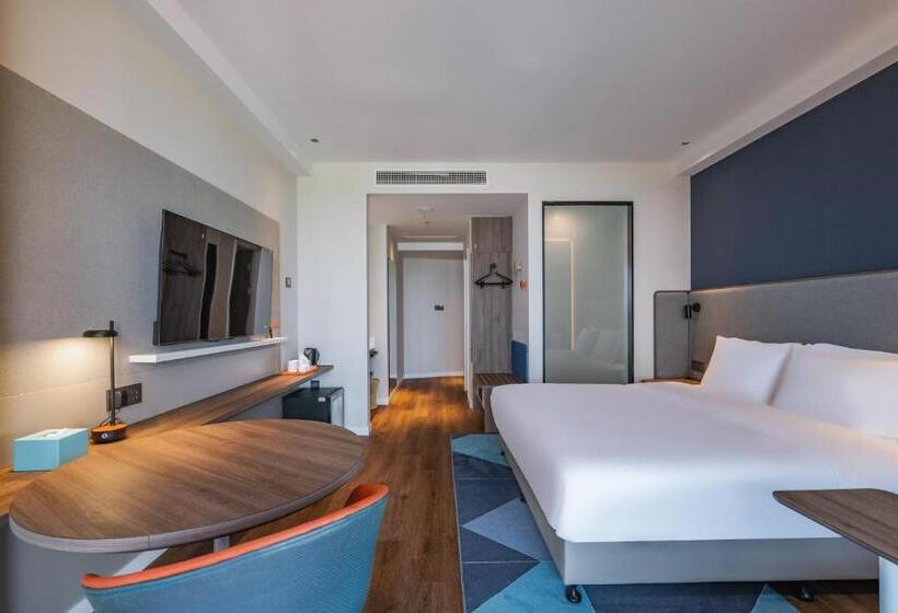 Номер Стандарт Кровать Кинг Адаптированный для Инвалидов, Holiday Inn Express Huludao Seaview By Ihg