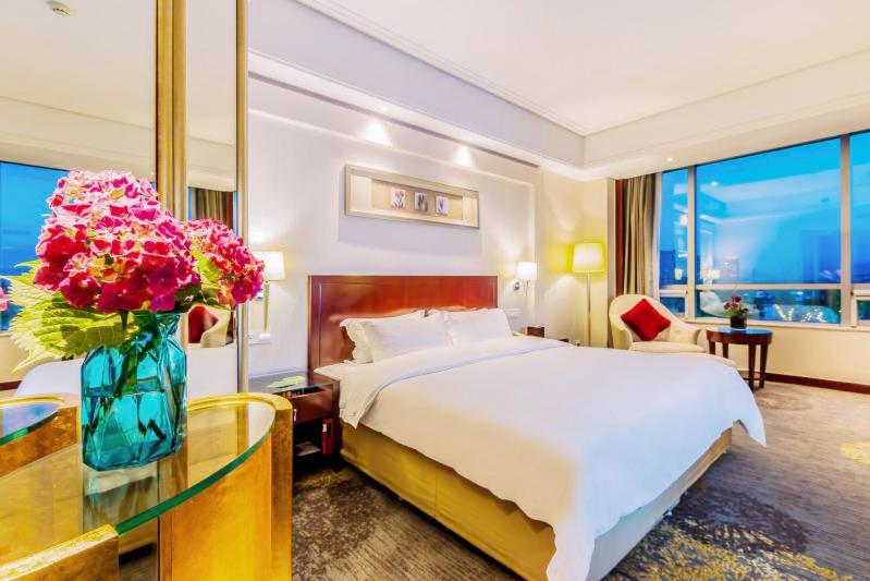 Номер Superior Вид на Город, Plaza Hotel Yuyao