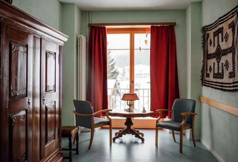 エコノミー４人部屋, Gruppenhaus Lindenhof Churwalden