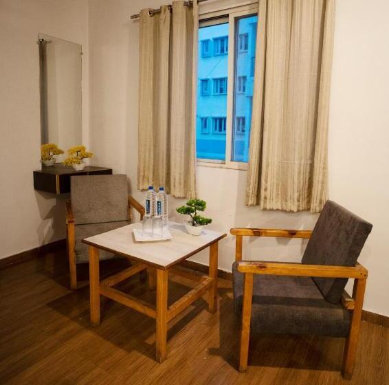 キングサイズベッドのデラックススイート, Tripli Hotels Arunoday Palace