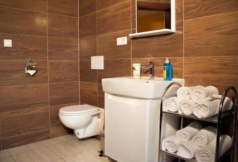 Семейное Студио, Apartmány Renomal
