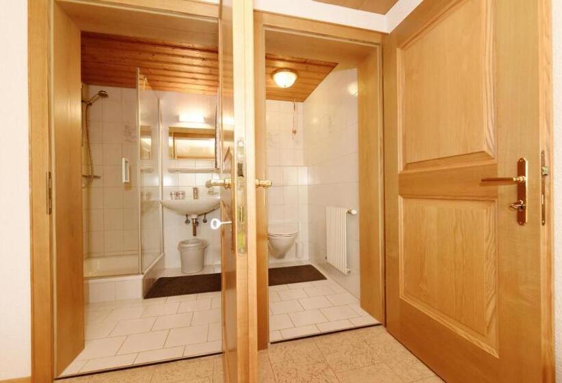 Номер Стандарт, Haus Adlerhorst