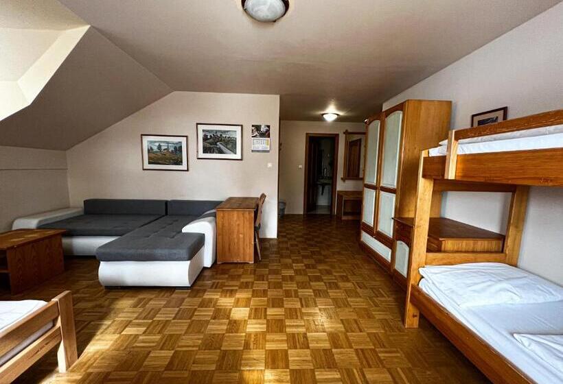 سوییت خانوادگی, Guesthouse Smogavc