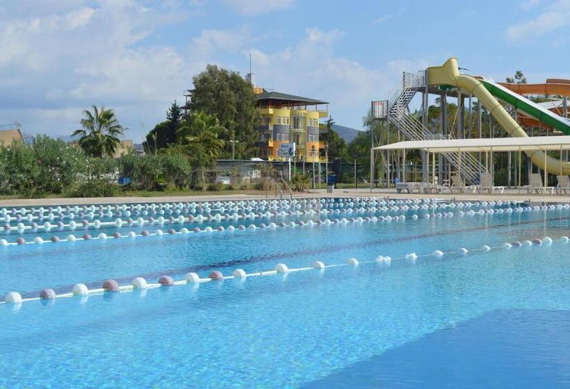 اتاق استاندارد چهار تخته با چشم‌انداز دریا, Bülent Kocabaş Selinus Beach Club