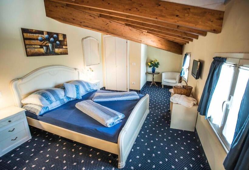 اتاق اکونومی, Borgo Dei Poeti Romantik Wellness & Spa