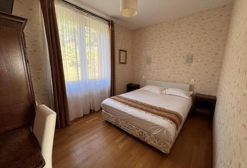 Семейный Номер, Hôtel Restaurant Le Grillon