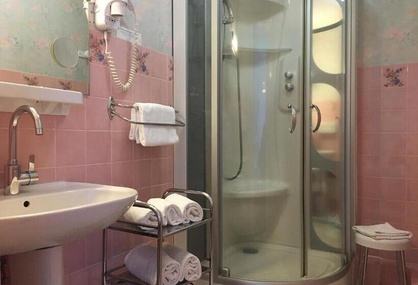 Трежместный Номер Economy, Hôtel Restaurant Le Grillon