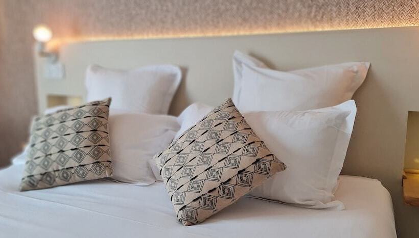 Номер Deluxe, Le C Boutique Hôtel
