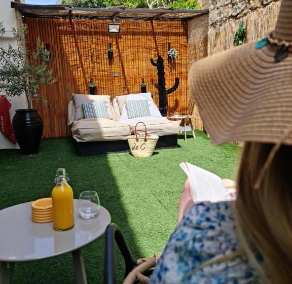 Полулюкс Одноместный с Террасой, Le C Boutique Hôtel