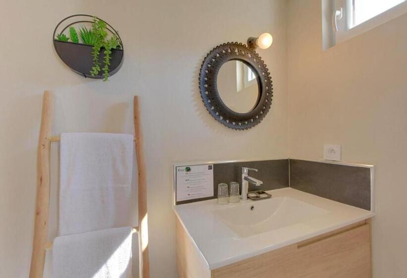 Полулюкс, Le C Boutique Hôtel
