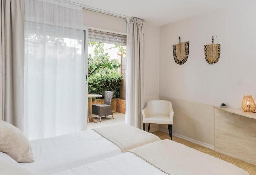 Номер Стандарт с Террасой, Le Carré D Alethius Logis Hôtel Restaurant