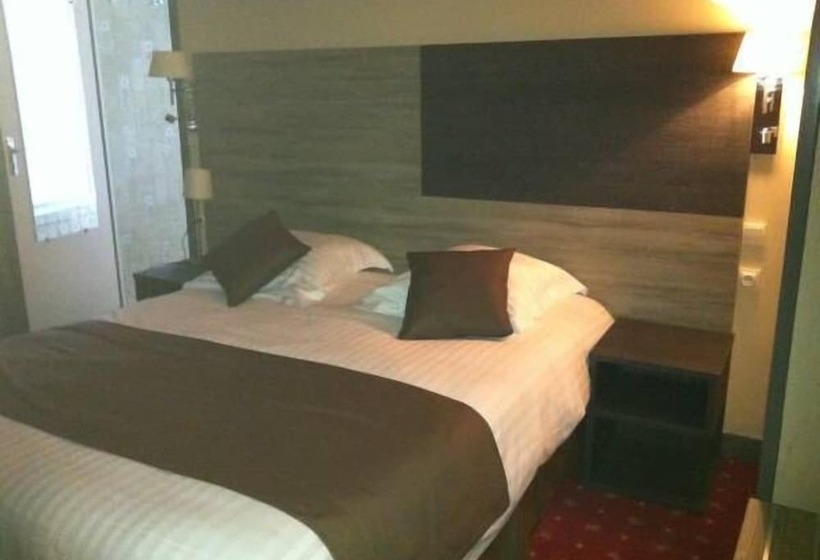 Номер Стандарт Трехместный, Logis   Hôtel Du Nord Et Restaurant La Table D Elisa