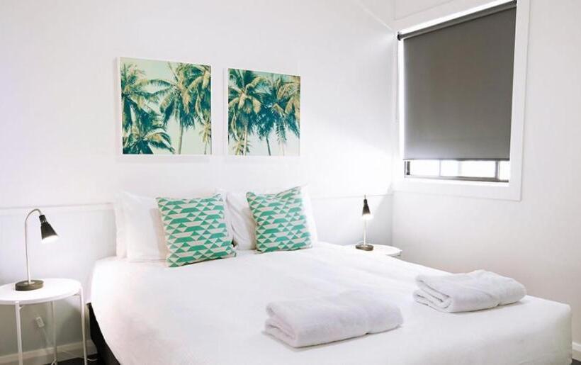 스탠다드 방갈로, Hibiscus Motel