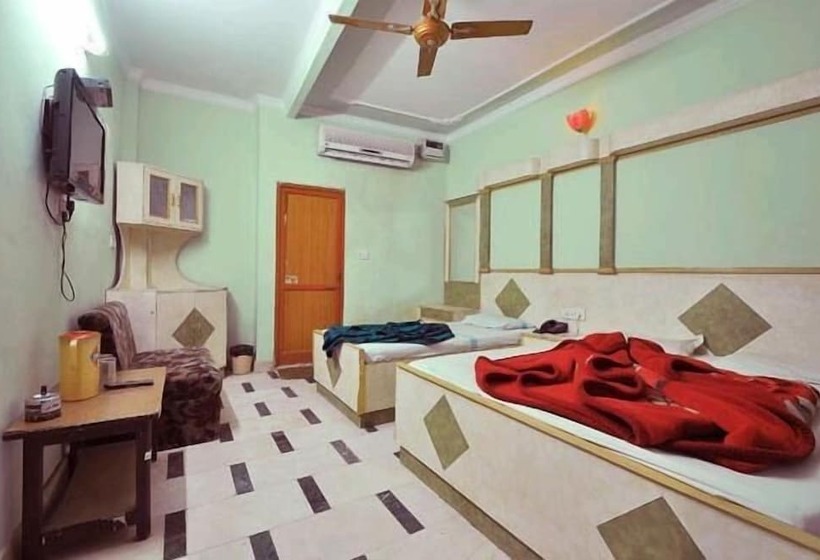اتاق لوکس سه تخته, Neha Inn