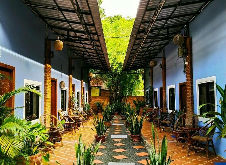 غرفة قياسية ثلاثية, The Mango Tree Guesthouse