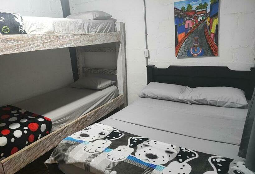 Cameră Familiar cu Baie în Comun, Colors Fantasy Hostel