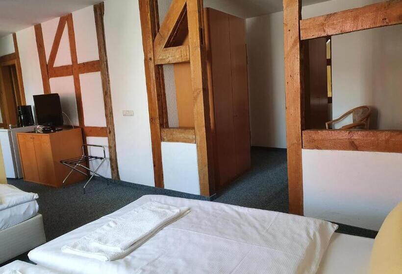 חדר סטנדרט לשלושה, Peenebrücke