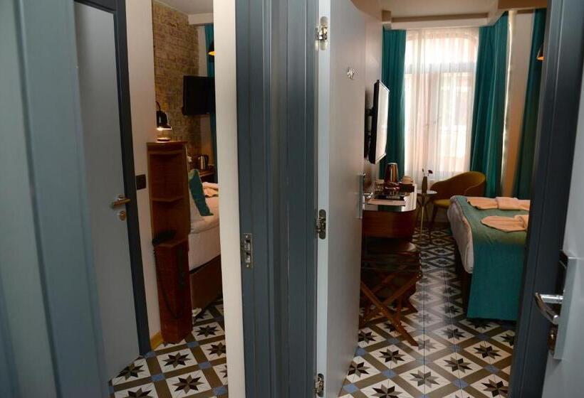 آپارتمان یک خوابه با دری مشترک که هال را جدا می کند., Pera Luna Residence