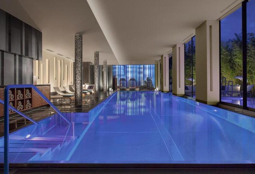 Номер Deluxe Вид на Парк, Royal Savoy Hotel & Spa