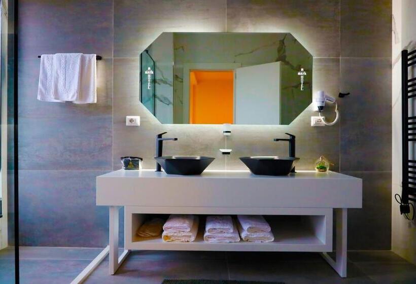 豪华三人间, Mark Hotel Tirana