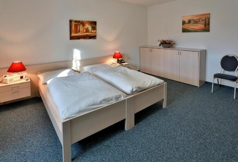 Номер Стандарт, Hôtel Du Port   Free Parking   Breakfast Included