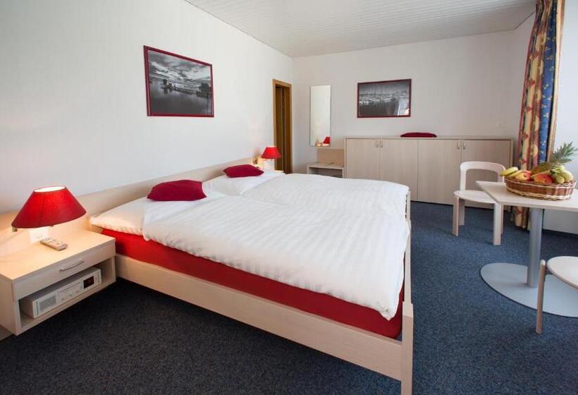 Номер Стандарт Трехместный, Hôtel Du Port   Free Parking   Breakfast Included