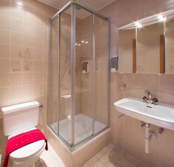 Четырехместный Номер Стандарт, Hôtel Du Port   Free Parking   Breakfast Included