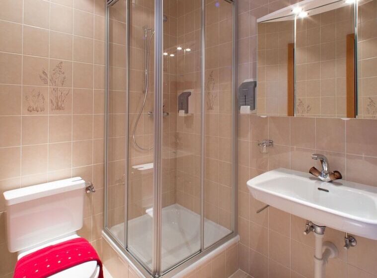 Номер Стандарт Трехместный, Hôtel Du Port   Free Parking   Breakfast Included