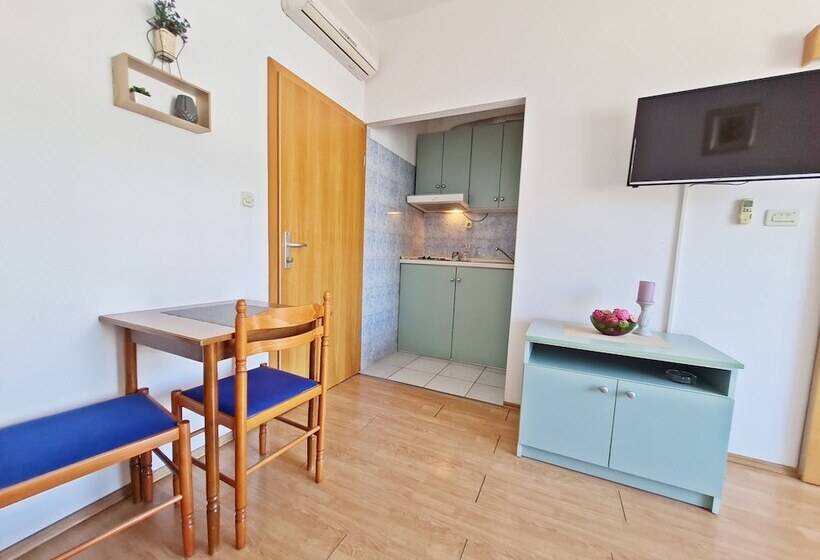 Студио Стандарт Вид на Море с Балконом, Rooms And Apartments Porat
