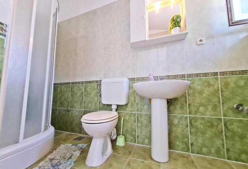 Comfort studio with sea view, Rooms And Apartments Porat