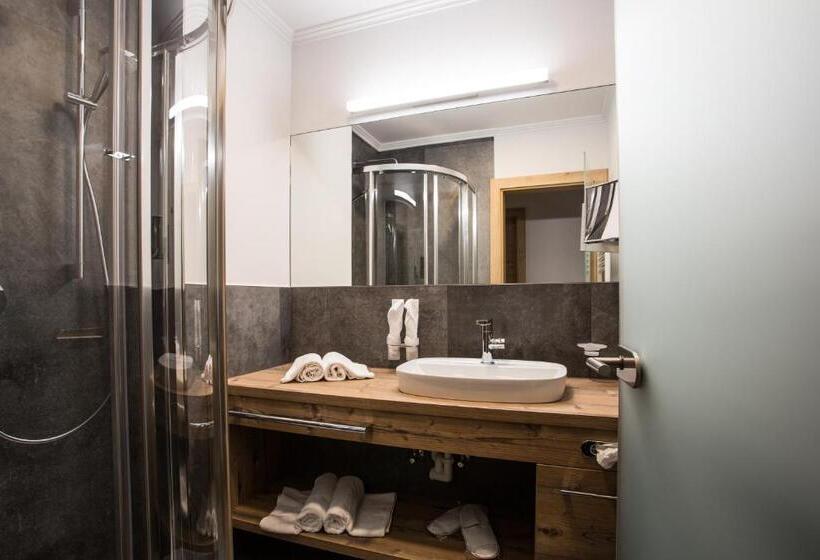 Classic room with balcony, Boutique Hotel Mandarfnerhof