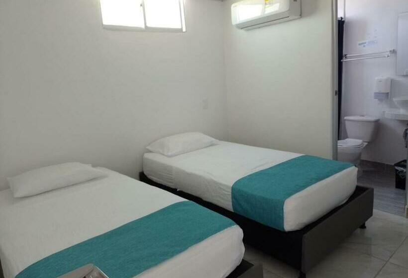 스탠다드 트리플 룸, Sky View Hotel Tolu