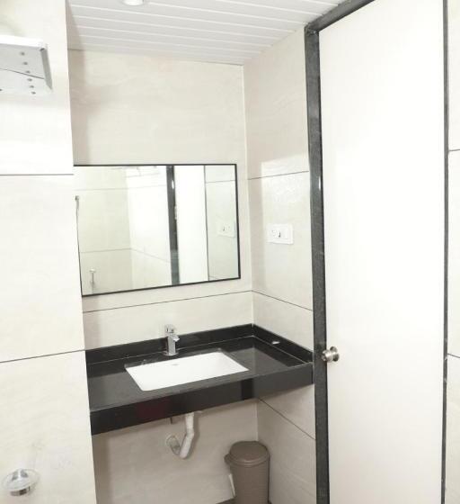 Номер Superior, Id Square Residency Parbhani