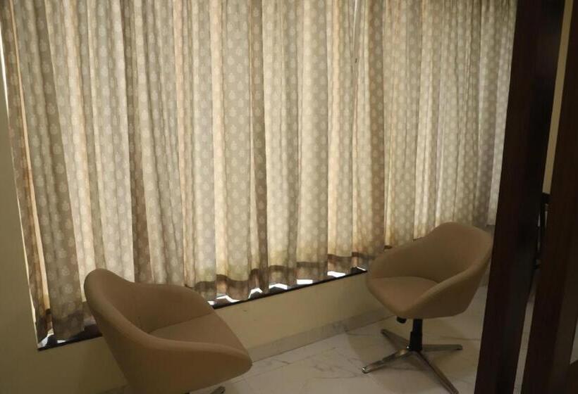 Номер Superior, Id Square Residency Parbhani
