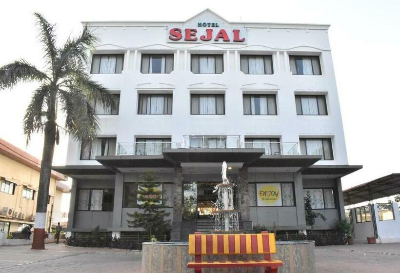 豪华房间, Sejal