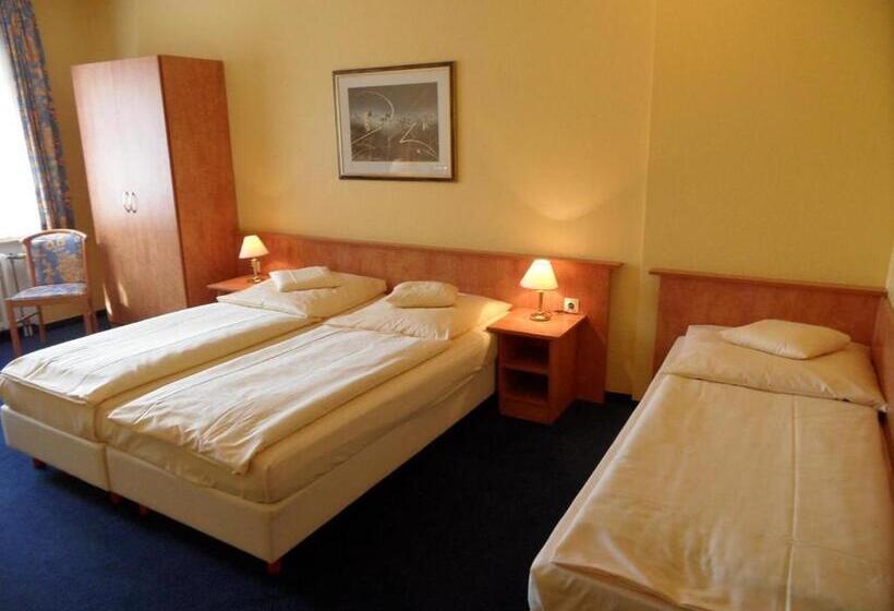 Номер Стандарт Трехместный, Friends Hotel Kerpen