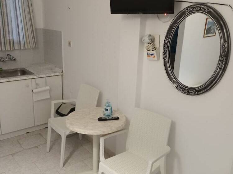标准工作室, Holidays In Paros
