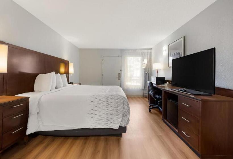 Standardzimmer King-Size Bett (behindertengerecht), Econo Lodge