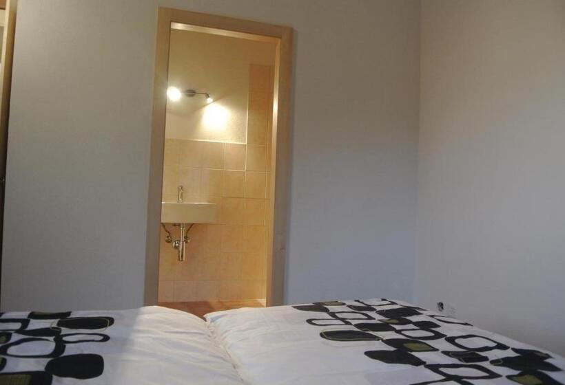 Номер Стандарт, La Tzoum Hostel