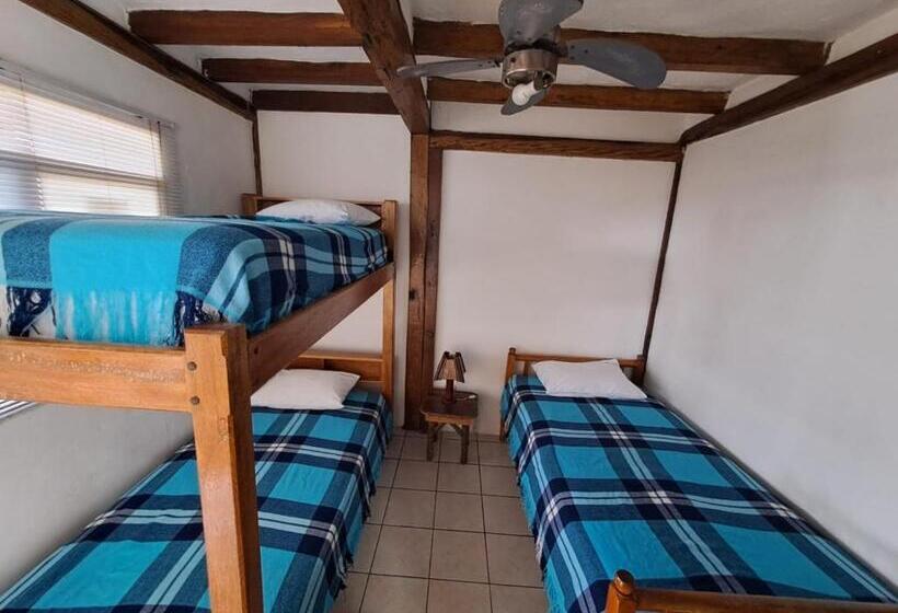 Номер Стандарт Трехместный, Hostal Solemare