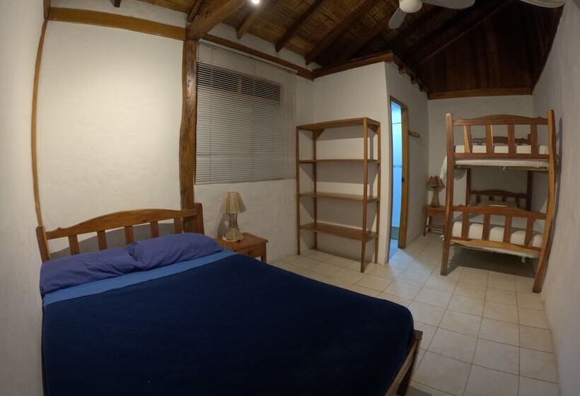 Четырехместный Номер Классик, Hostal Solemare