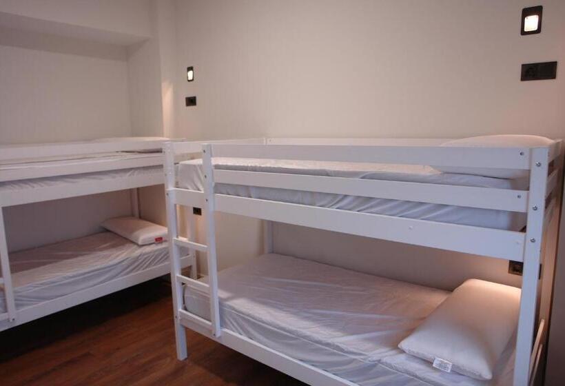 מיטה בחדר משותף, Hostel Trovadores