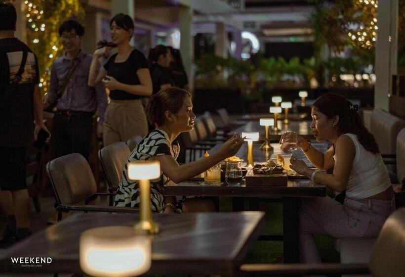 침실 2개 스위트, 88th Avenue