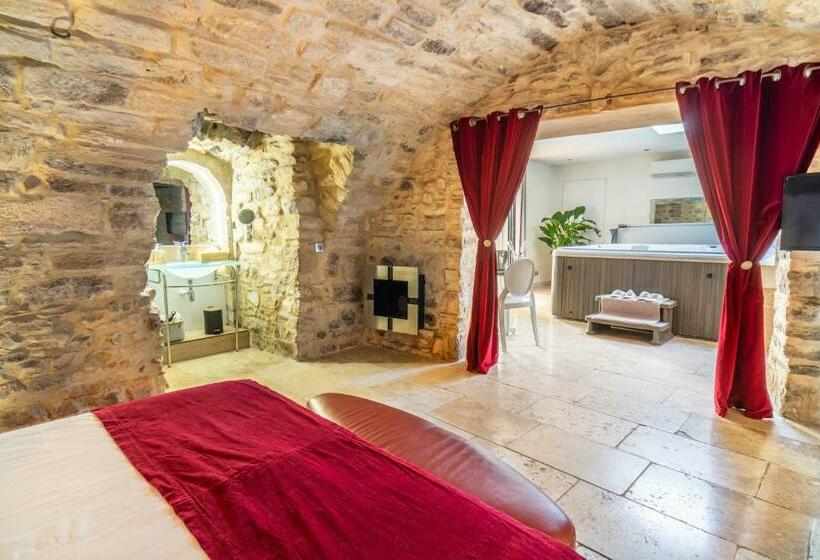 Стандартный Номер Кровать Кинг, Chambre D Hôte Romantique Avec Spa Privatif Domaine Les Nuits Envôutées   Vézénobres
